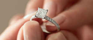 Hledáte zásnubní prsten? Inspirujte se nejnovějšími trendy!