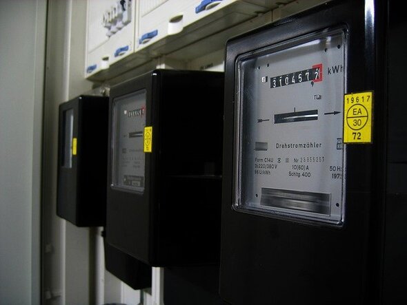 Číslo elektroměru není EAN kód, obojí ale najdete ve své faktuře