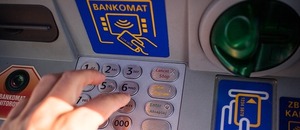 Bankomaty umožňují zákazníkům také vkládat peníze na účet! 