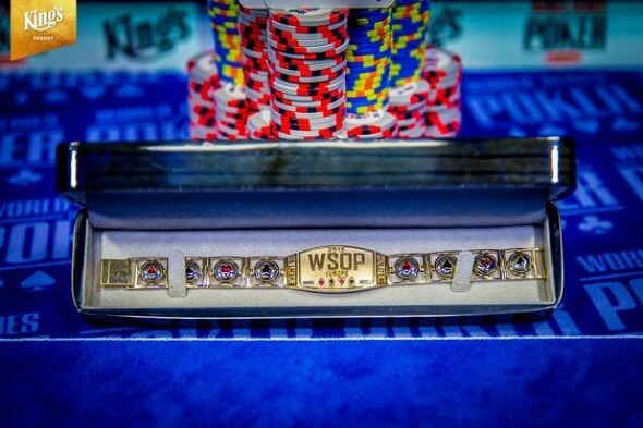 Zlatý náramek pro vítěze pokerového turnaje World Series of Poker