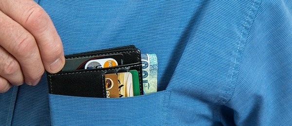 Platy státních zaměstnanců se každý rok zvedají, jejich hodnota kvůli inflaci už tolik ne