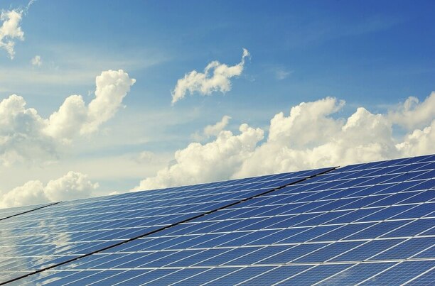 Jednotka kWp: Přepočet kWp na kWh, fotovoltaika, solární panely